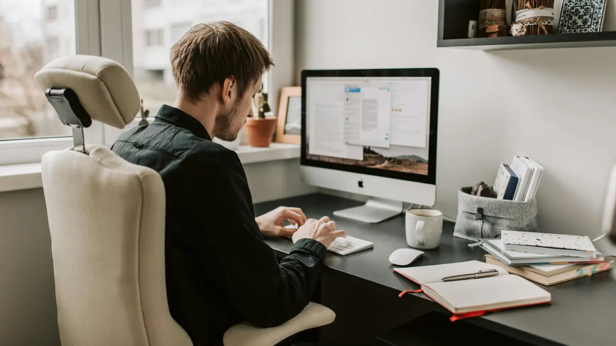 Best Time to Post on Instagram UK 2026 - Hour-by-Hour Data by Industry